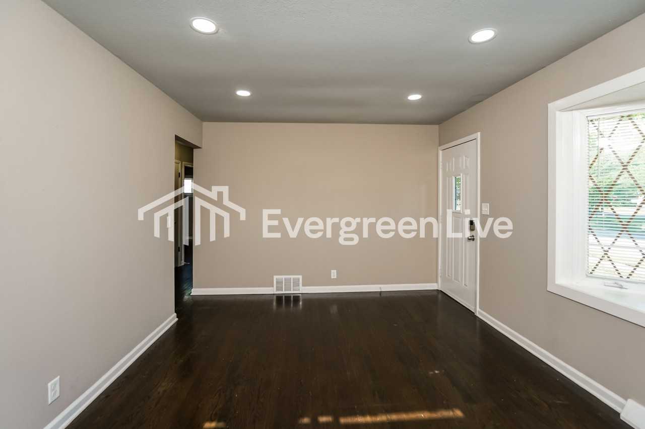 8833 W Douglas Ave - Photo 3 of 15