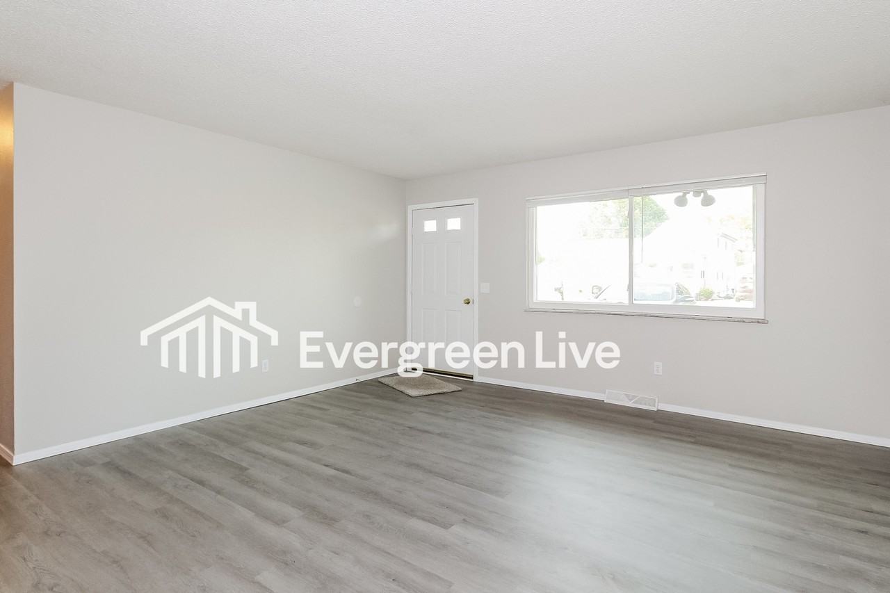 2047 Keen Ave - Photo 4 of 15