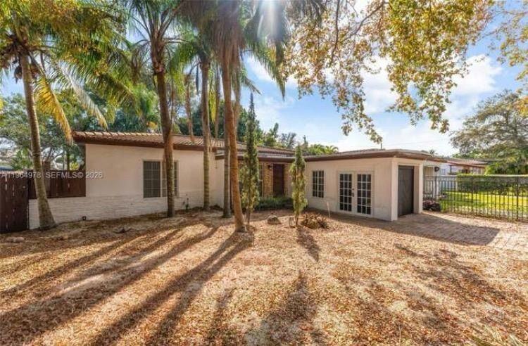 4220 Sw 13th St - Photo 2 of 15
