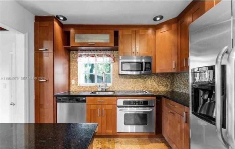 4220 Sw 13th St - Photo 3 of 15