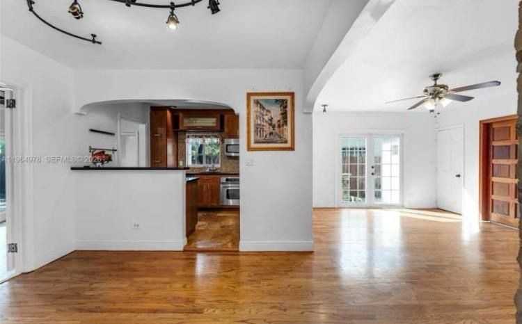 4220 Sw 13th St - Photo 4 of 15