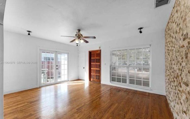 4220 Sw 13th St - Photo 5 of 15