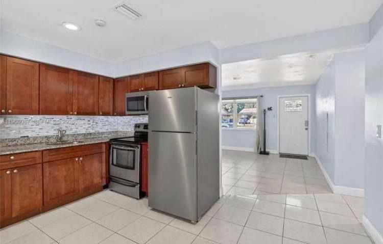 4998 Sw 92nd Ter - Photo 4 of 13