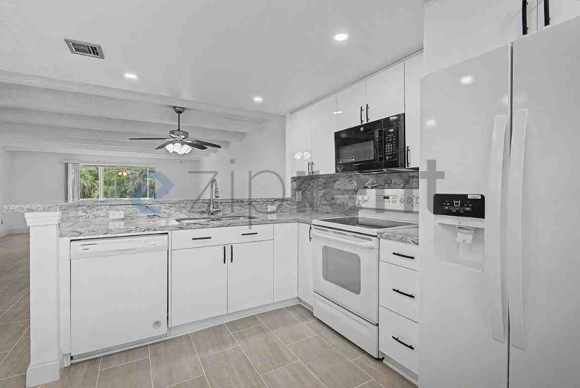 10110 Boca Entrada Blvd #201 - Photo 4 of 19