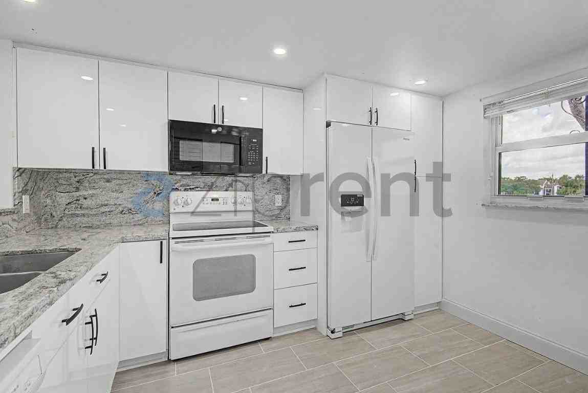 10110 Boca Entrada Blvd #201 - Photo 5 of 19