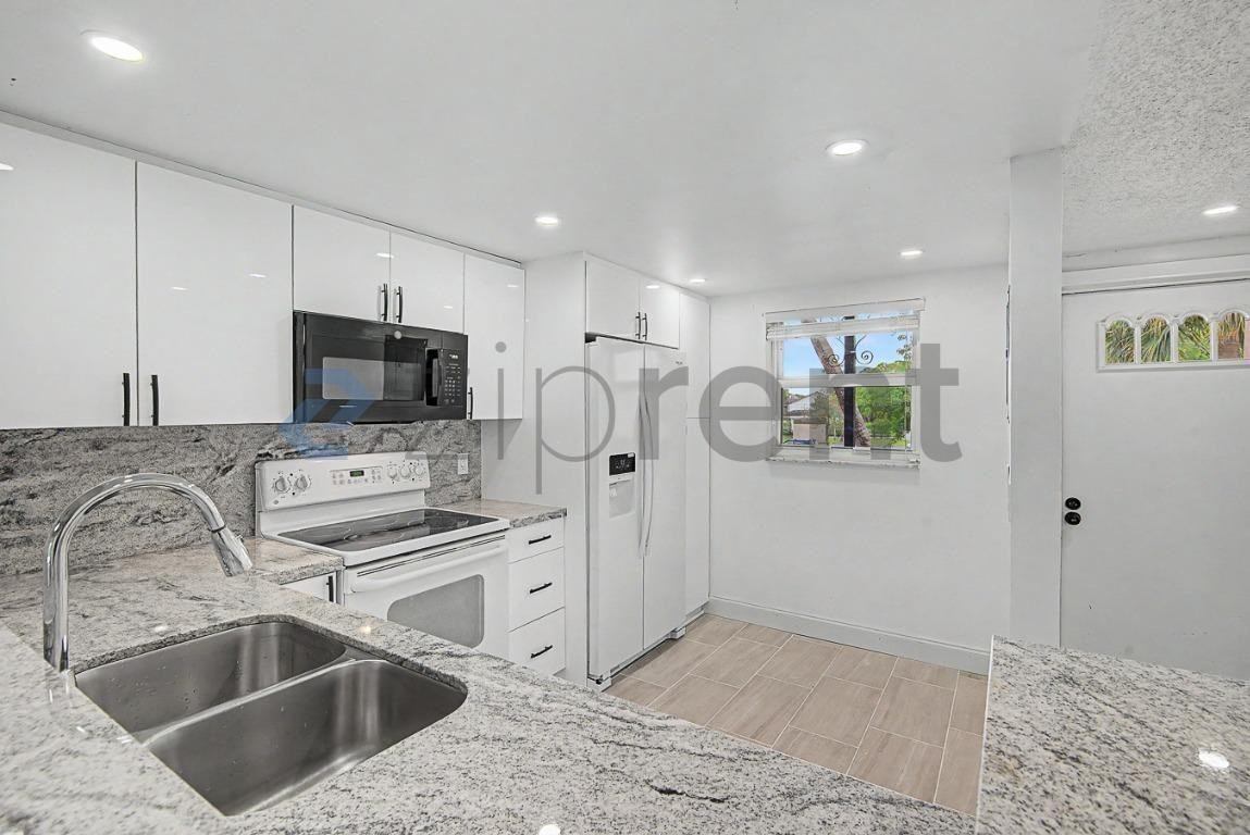 10110 Boca Entrada Blvd #201 - Photo 6 of 19