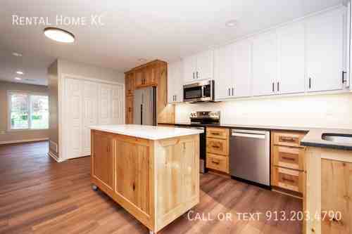 7620 Robinson St - Photo 7 of 21