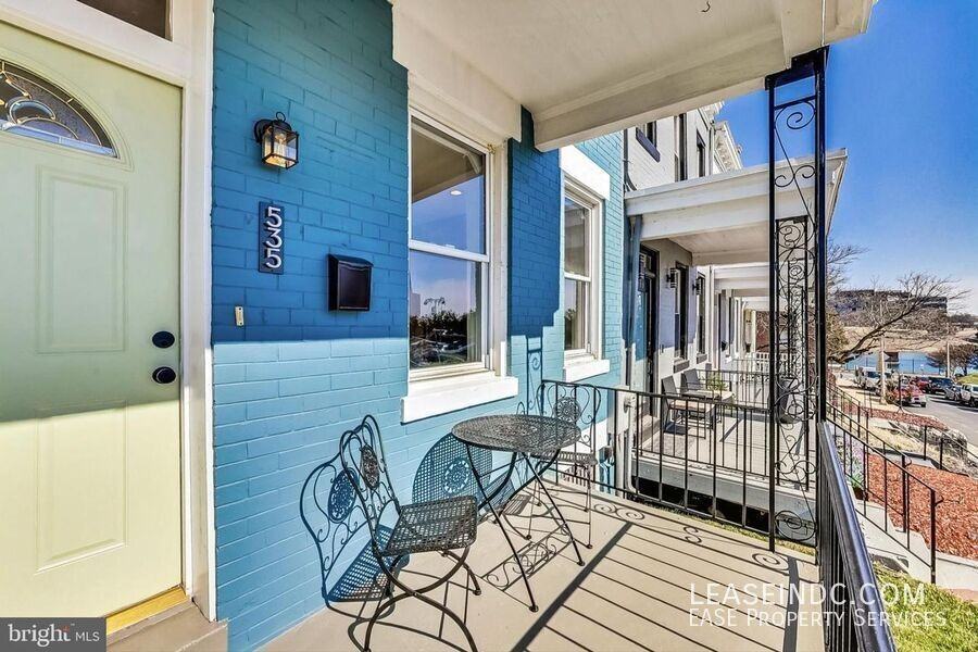 535 Gresham Pl Nw - Photo 2 of 35