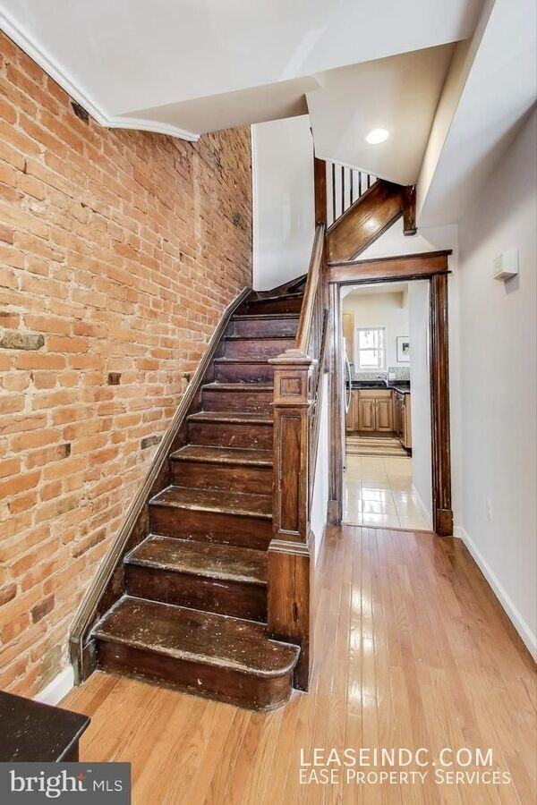 535 Gresham Pl Nw - Photo 3 of 35