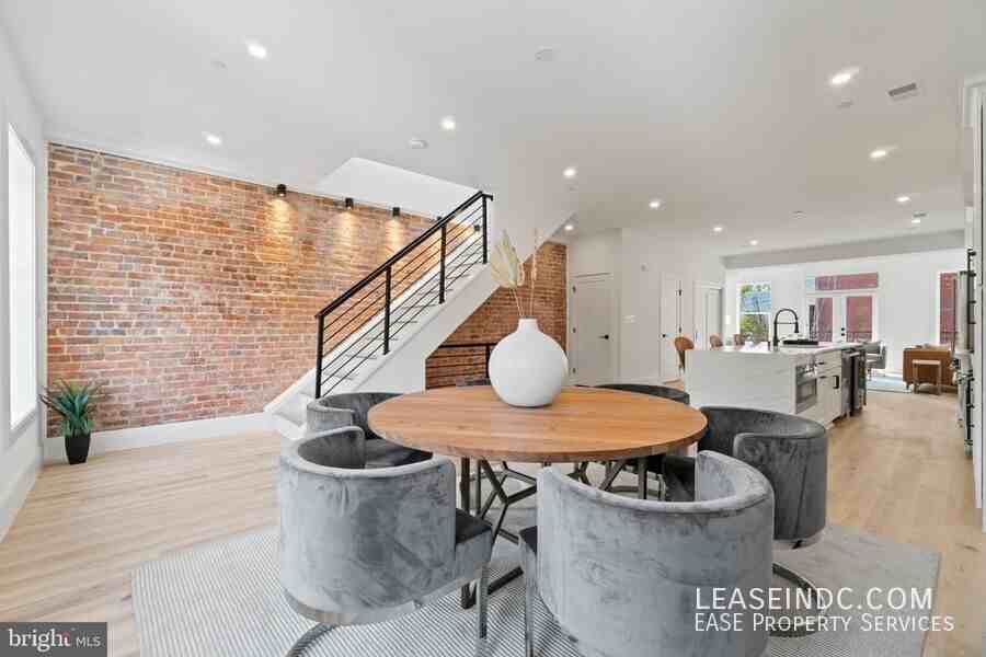 3524 Park Pl Nw #2 - Photo 3 of 27
