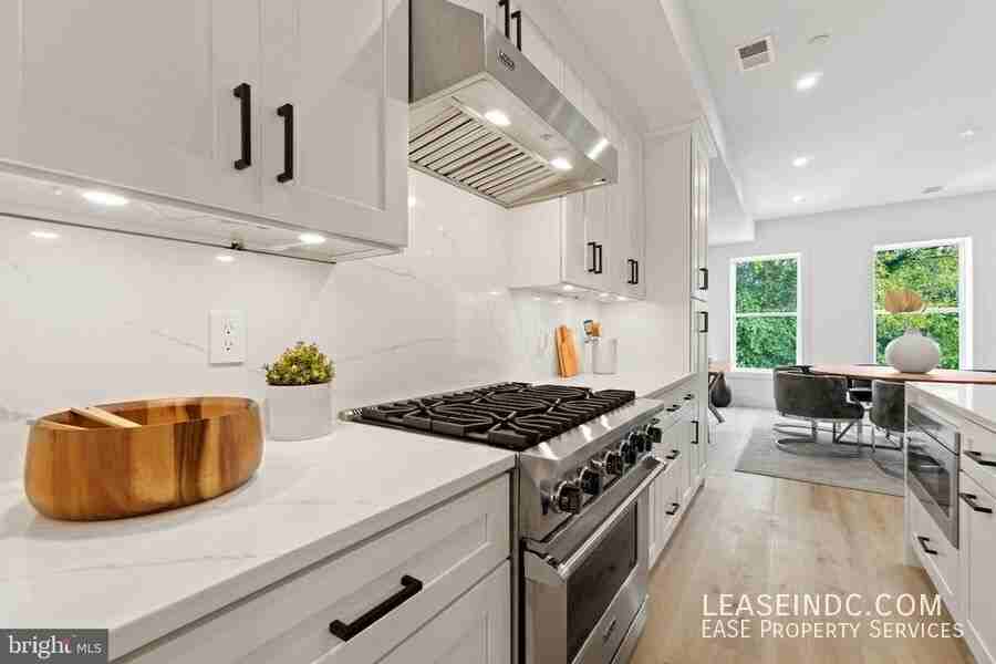 3524 Park Pl Nw #2 - Photo 5 of 27