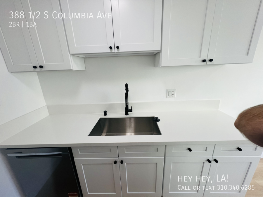 388 1/2 Columbia Ave - Photo 2 of 10