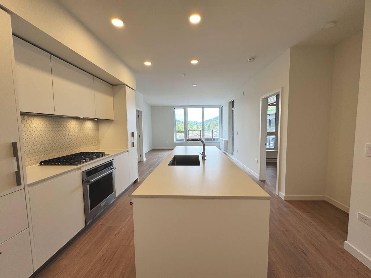 1500 Scott Crescent - Photo 2 of 24