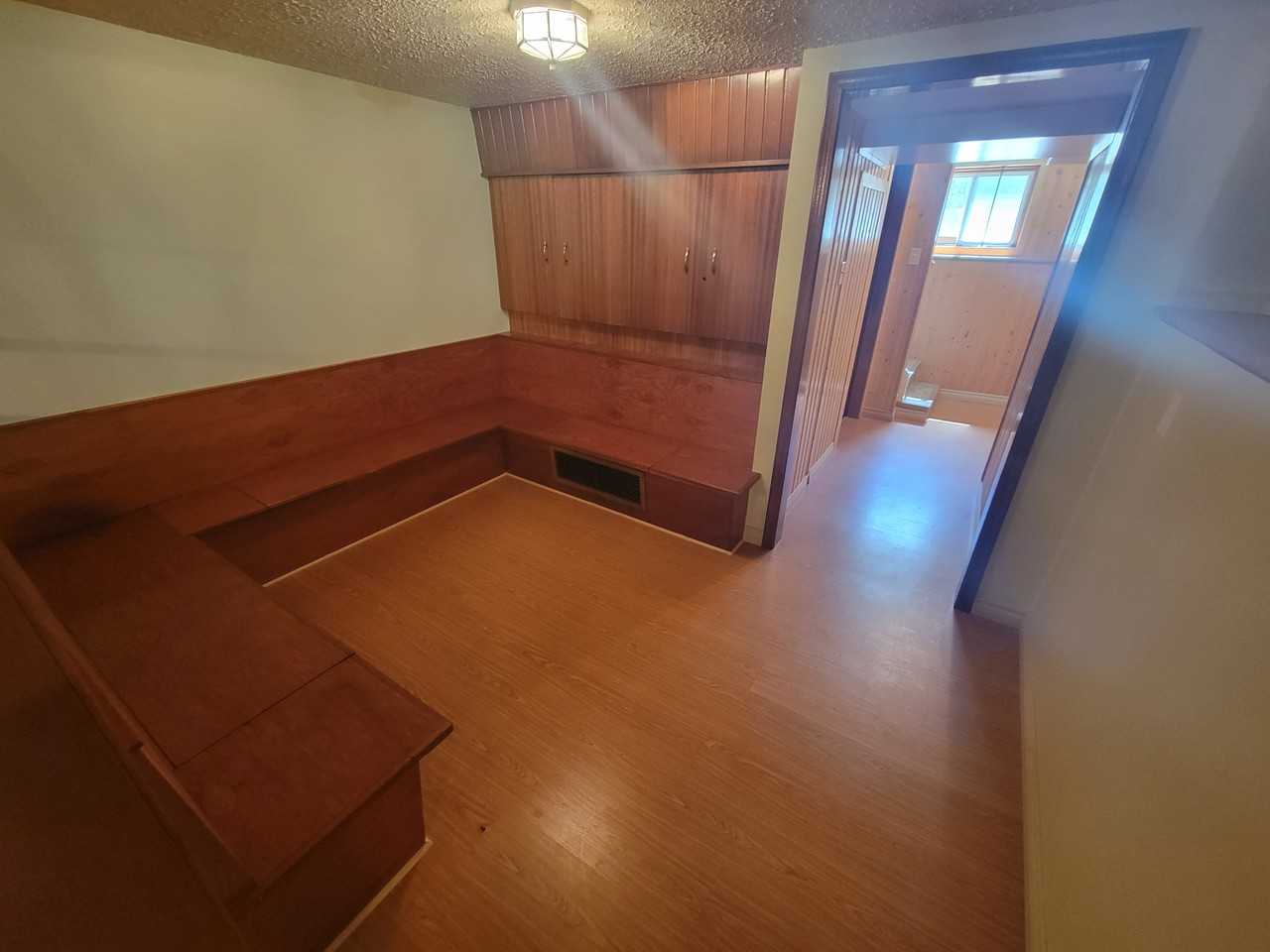 9122 150 St Nw - Photo 3 of 20
