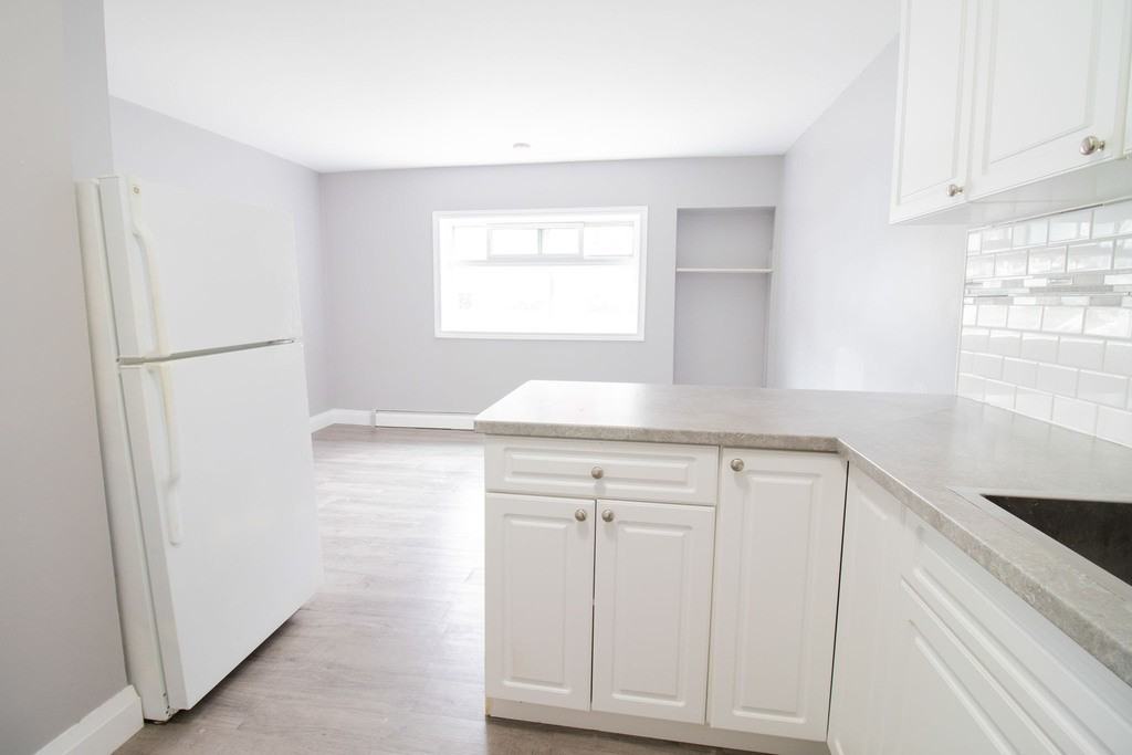 1 Ormond St N - Photo 3 of 10