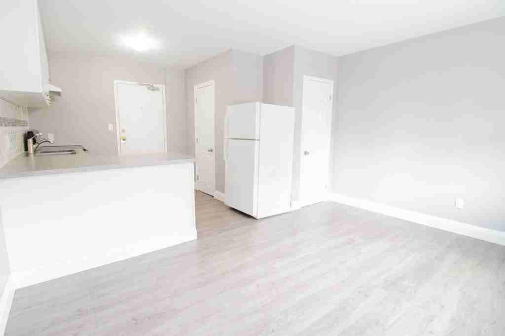 1 Ormond St N - Photo 4 of 10