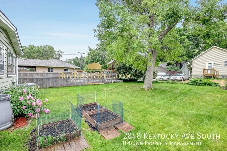 2848 Kentucky Ave S - Photo 2 of 16