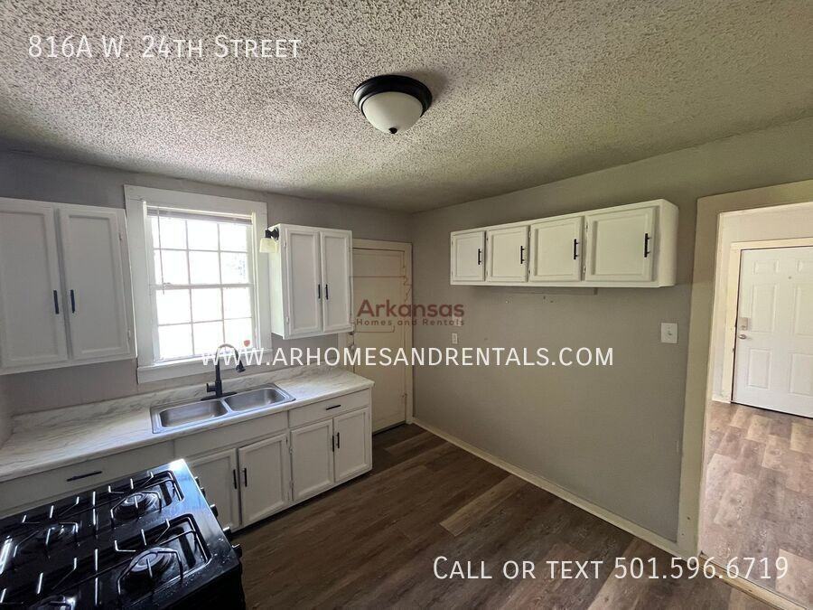 816 W 24th St Apt A - Photo 4 of 9