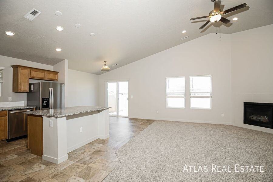 3007 N Cherry Grove Way - Photo 2 of 22