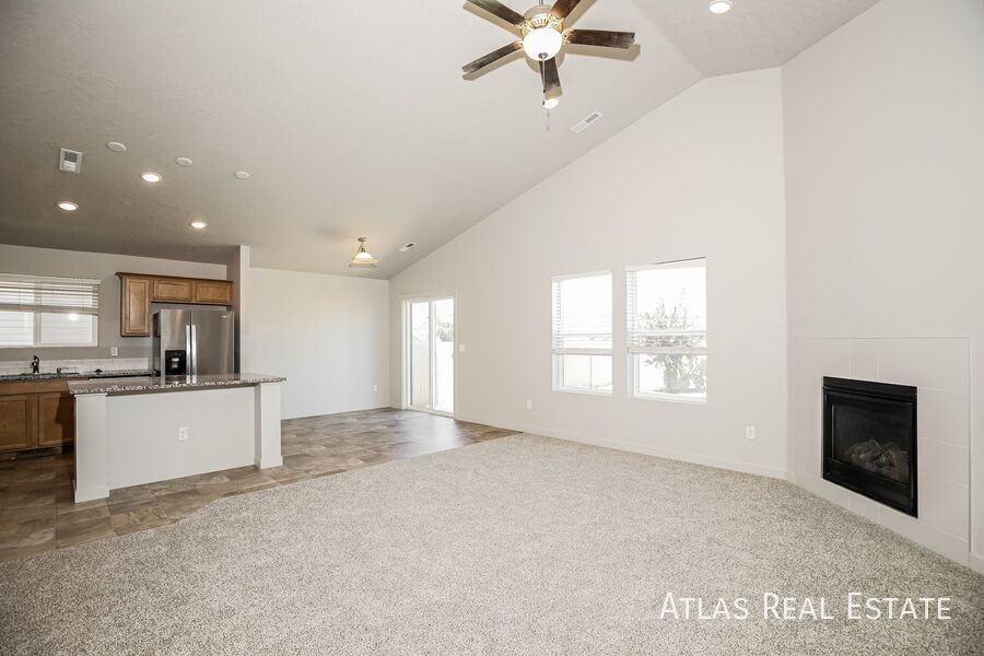 3007 N Cherry Grove Way - Photo 3 of 22
