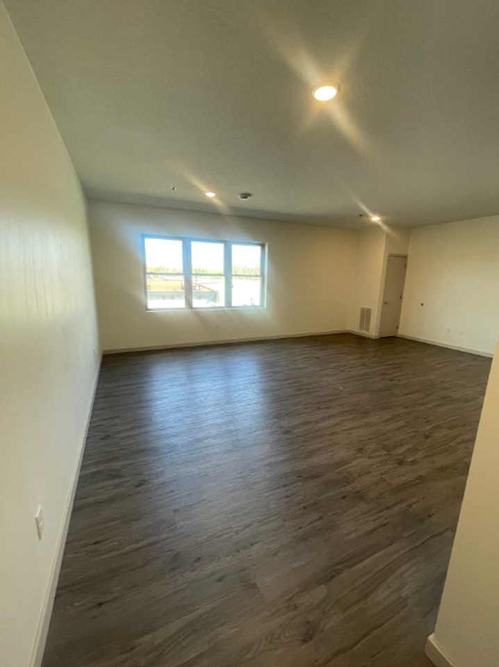 101 Main St S - Photo 3 of 4