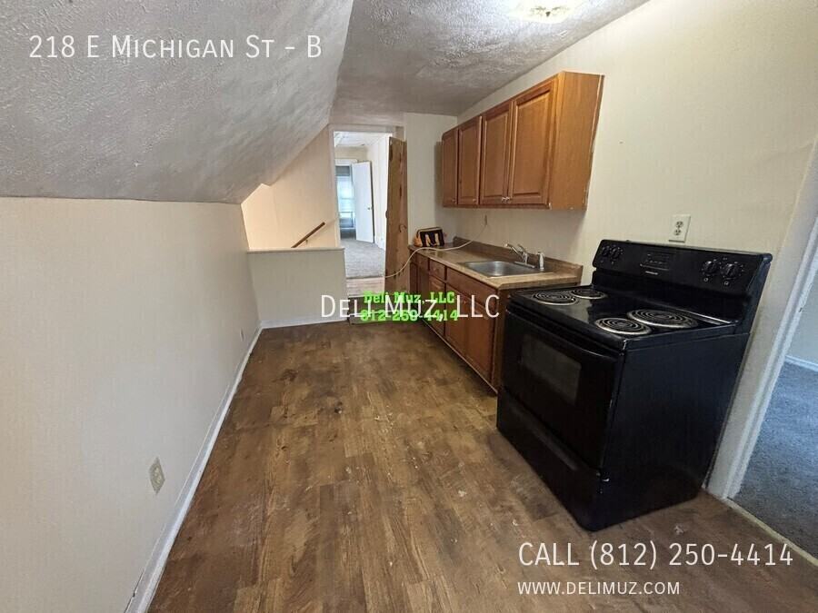 218 E Michigan St #B - Photo 3 of 23