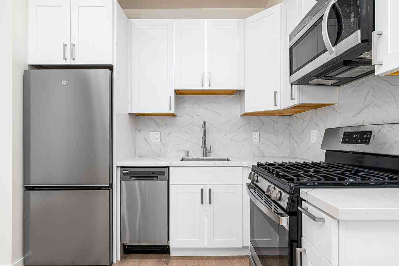 1555 Hyde St #5 - Photo 2 of 14