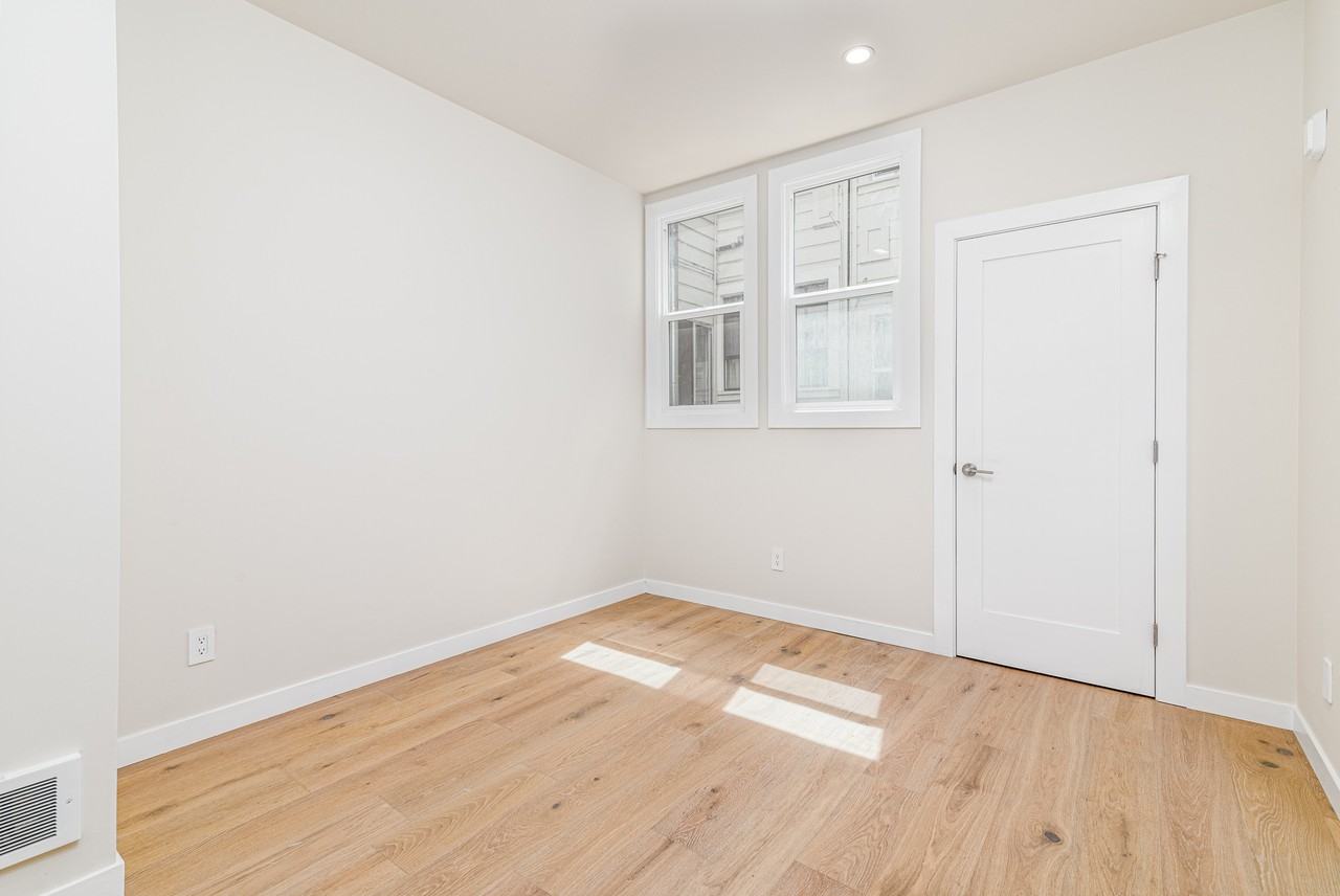 1555 Hyde St #5 - Photo 6 of 14