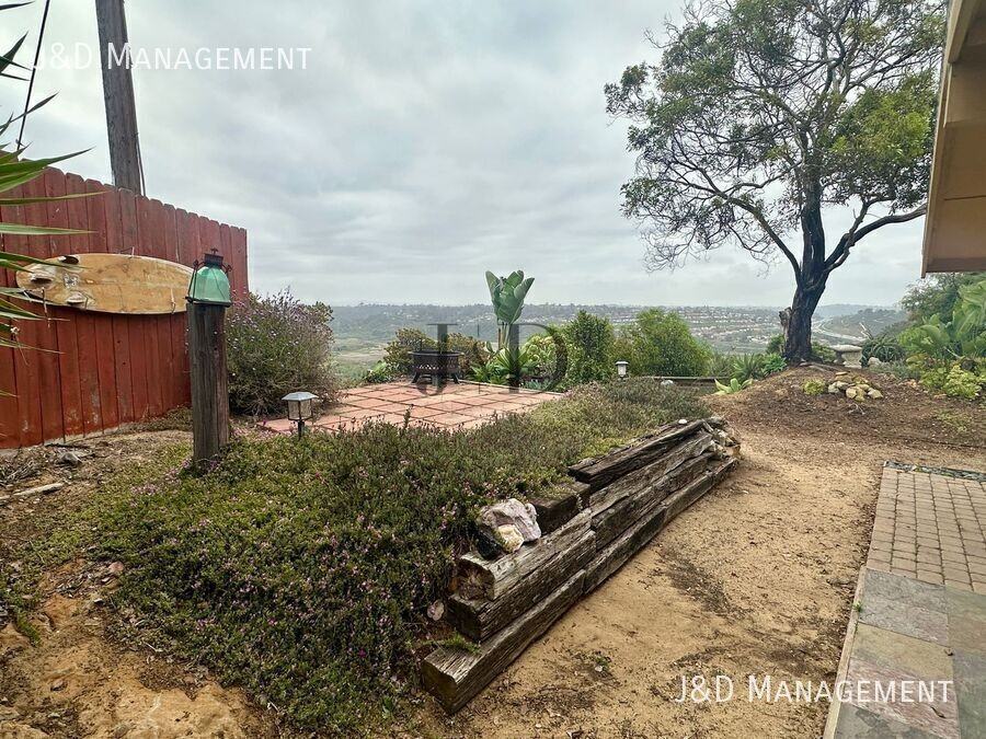 2031 Crest Dr - Photo 5 of 15