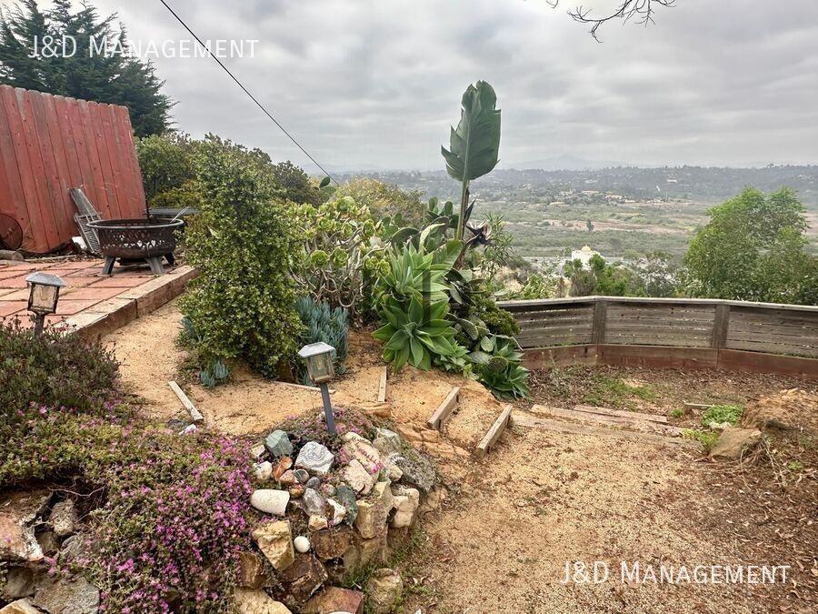 2031 Crest Dr - Photo 6 of 15