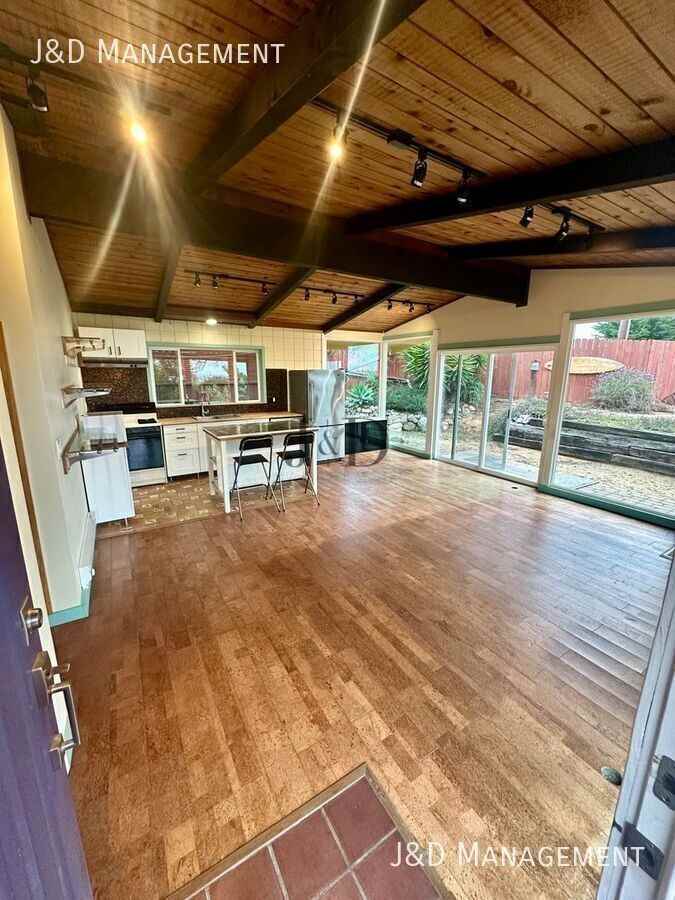 2031 Crest Dr - Photo 7 of 15