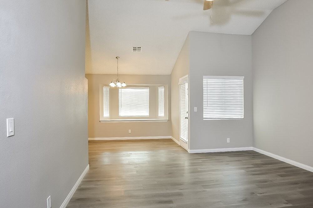3316 Sturbridge Cir - Photo 3 of 16