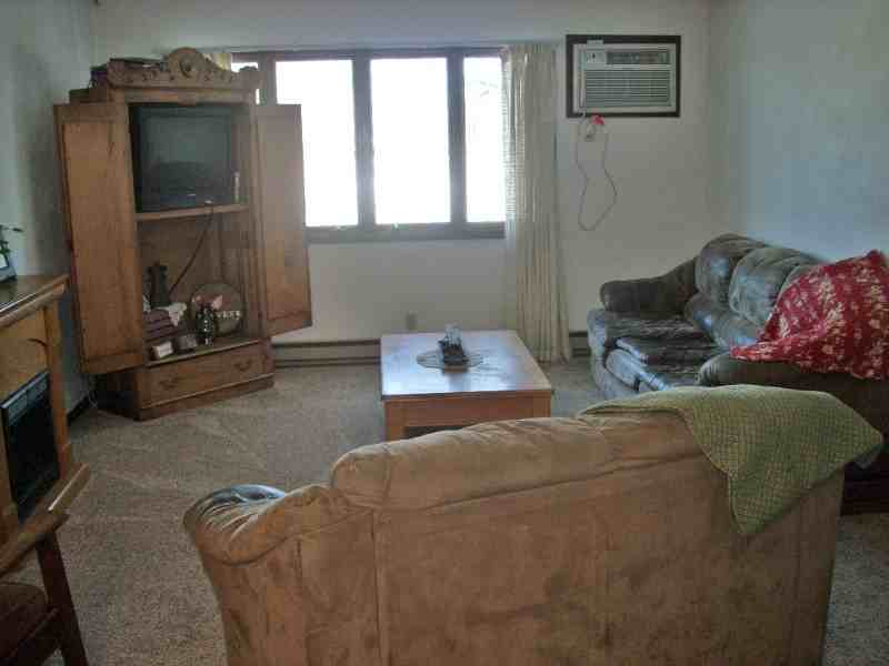425 W Maine St - Photo 2 of 13
