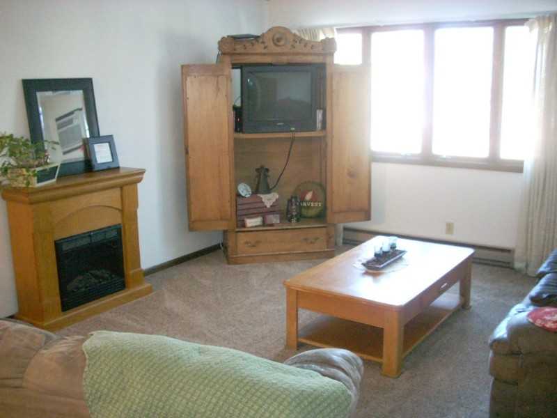 425 W Maine St - Photo 4 of 13