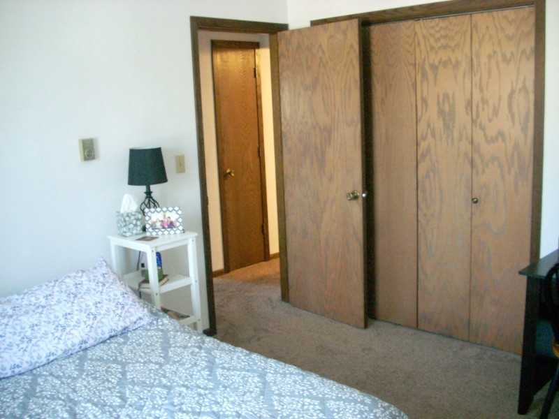 425 W Maine St - Photo 5 of 13