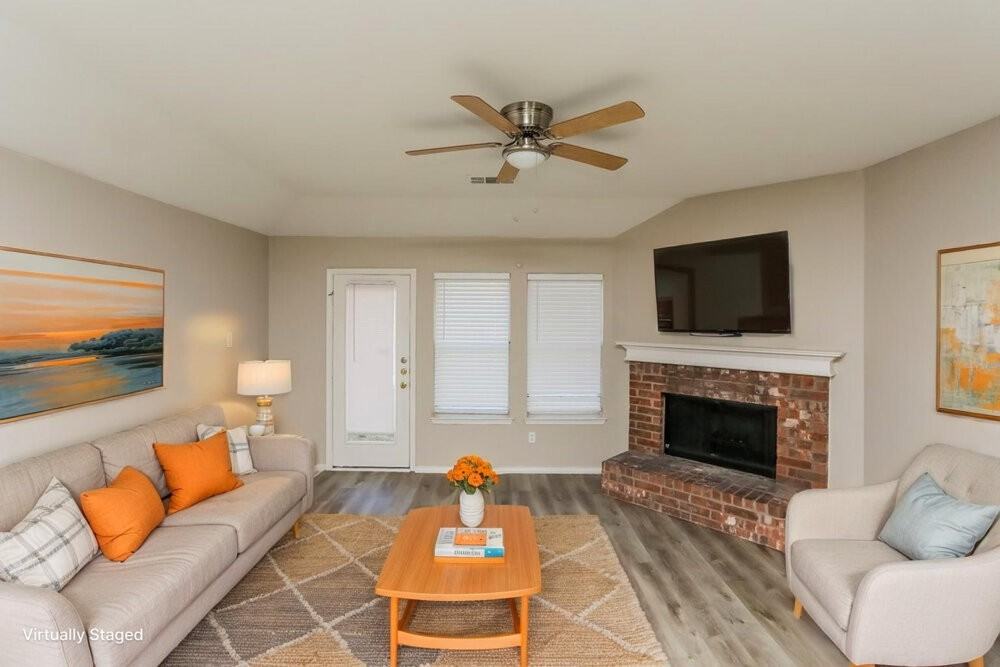 1303 Coronado Ln - Photo 3 of 19