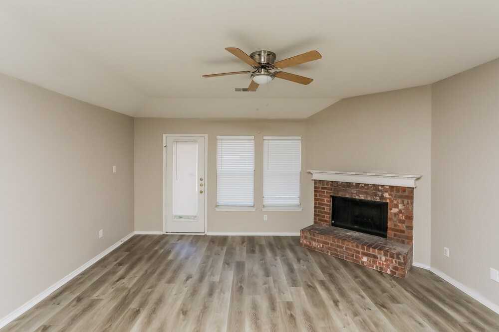 1303 Coronado Ln - Photo 4 of 19