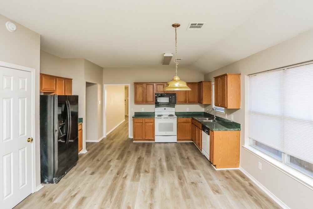 1303 Coronado Ln - Photo 7 of 19