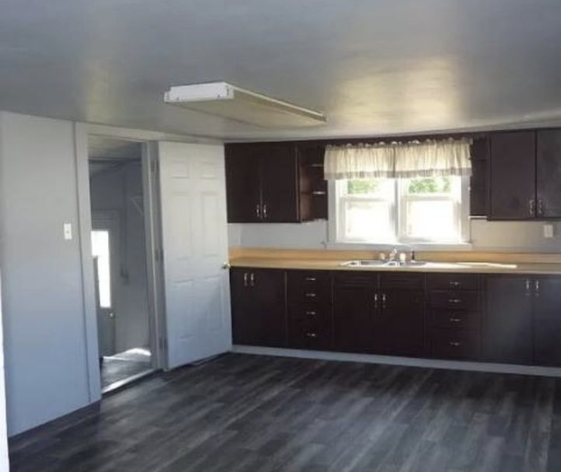 220 Kentucky Ave - Photo 5 of 9