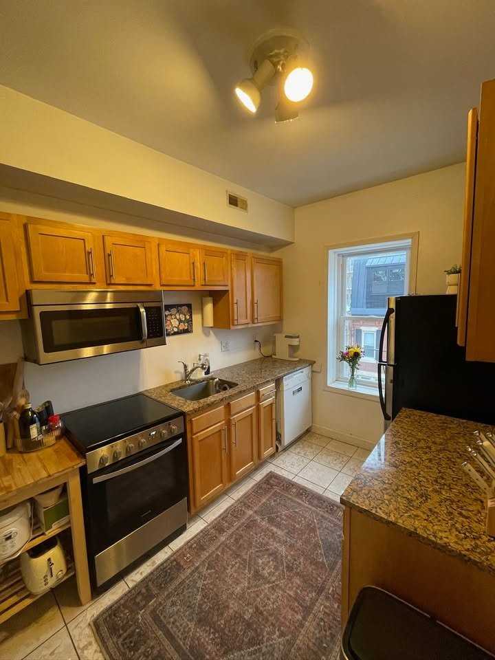 2400 Carpenter St #3rdFL - Photo 2 of 10
