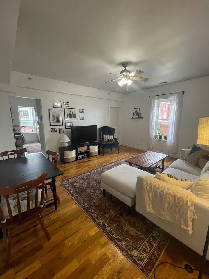2400 Carpenter St #3rdFL - Photo 5 of 10