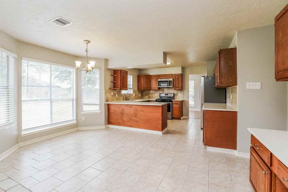8310 Woodland Willows Dr - Photo 6 of 17
