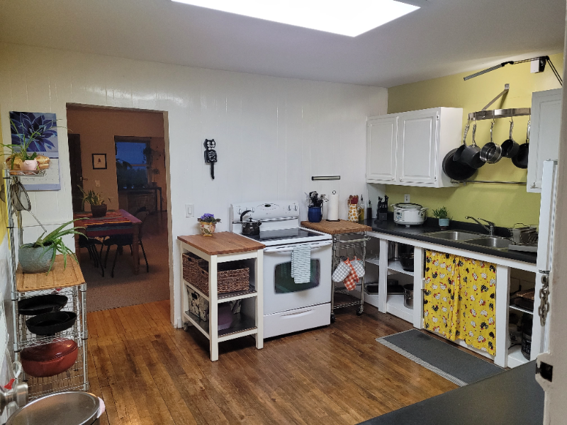 617 E 9th St #B - Photo 2 of 6