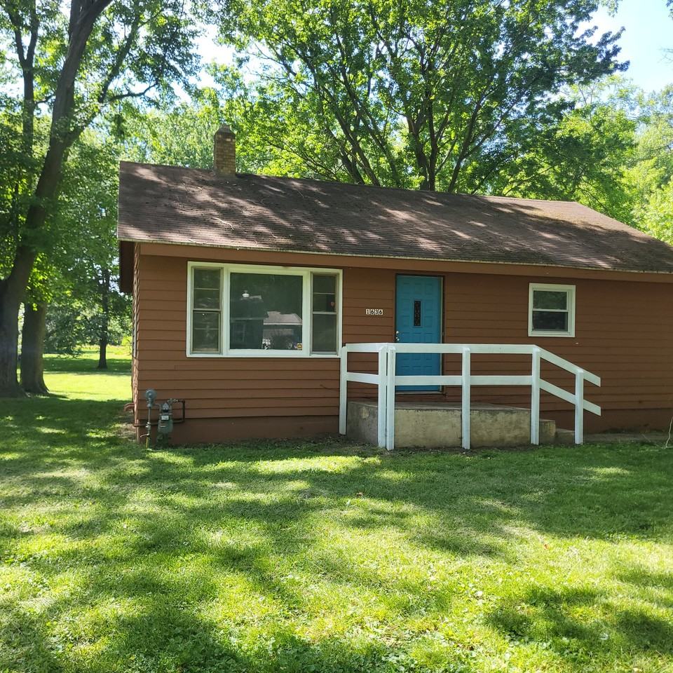 1636 Berrien Ave - Photo 3 of 8