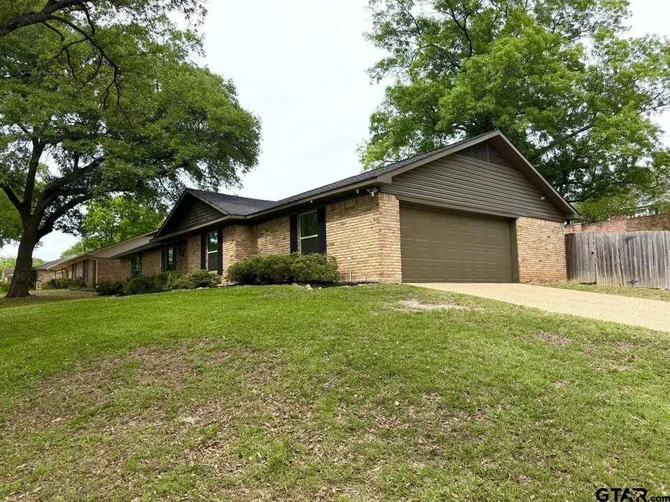 3424 Glendale Dr - Photo 3 of 20