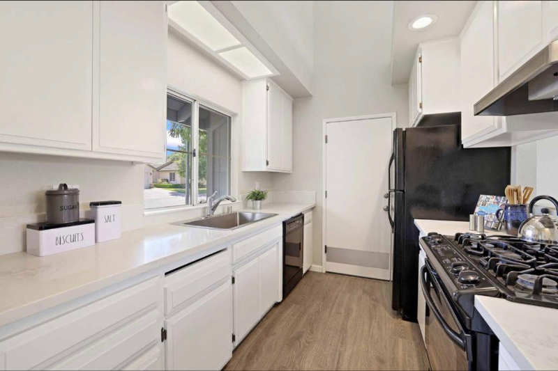 1736 Valdora St - Photo 2 of 6