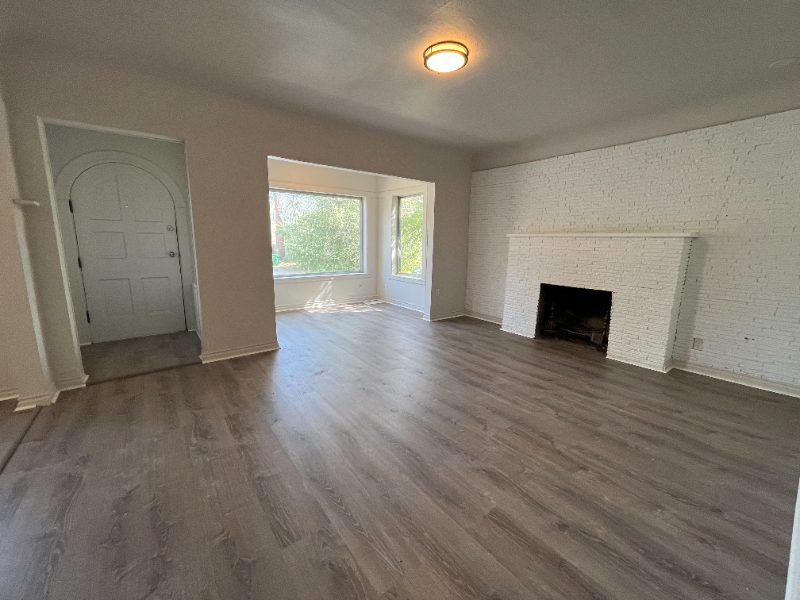 5543 25th Ave Ne - Photo 2 of 21