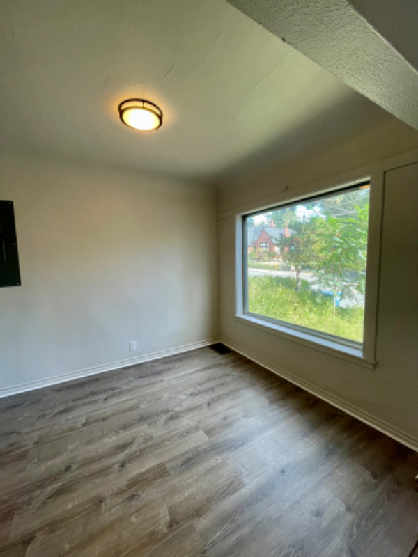 5543 25th Ave Ne - Photo 4 of 21