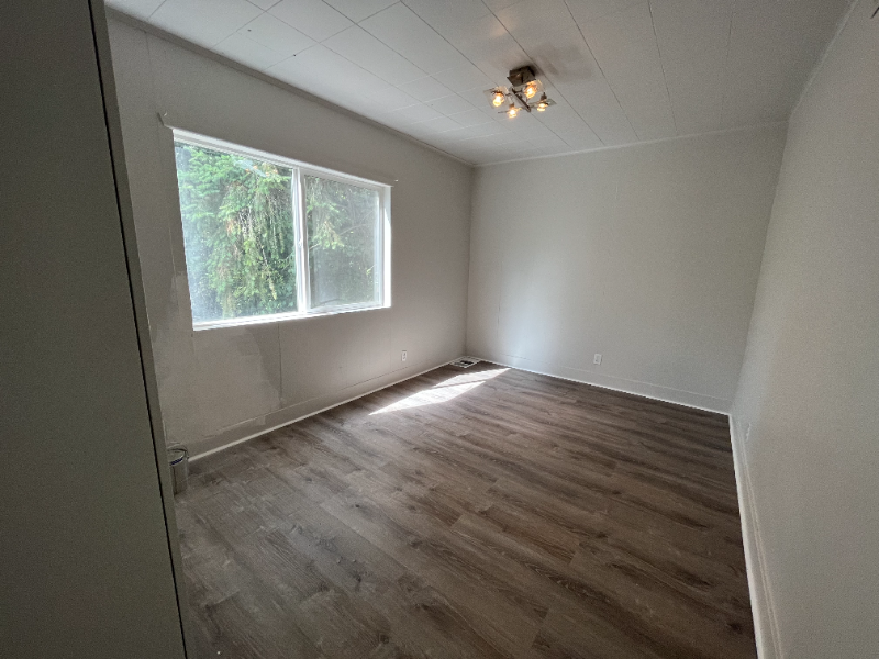 5543 25th Ave Ne - Photo 5 of 21