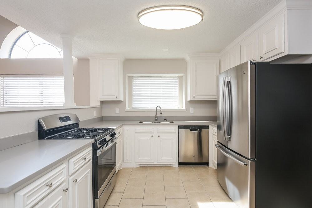 657 Edgewood Dr - Photo 6 of 17